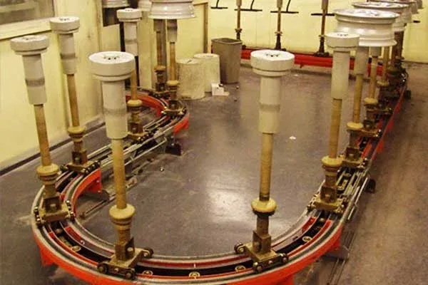 Ruedas de coche en una cinta transportadora MCM Dualtrack 100 Car Wheels on a MCM Dualtrack 100 Conveyor