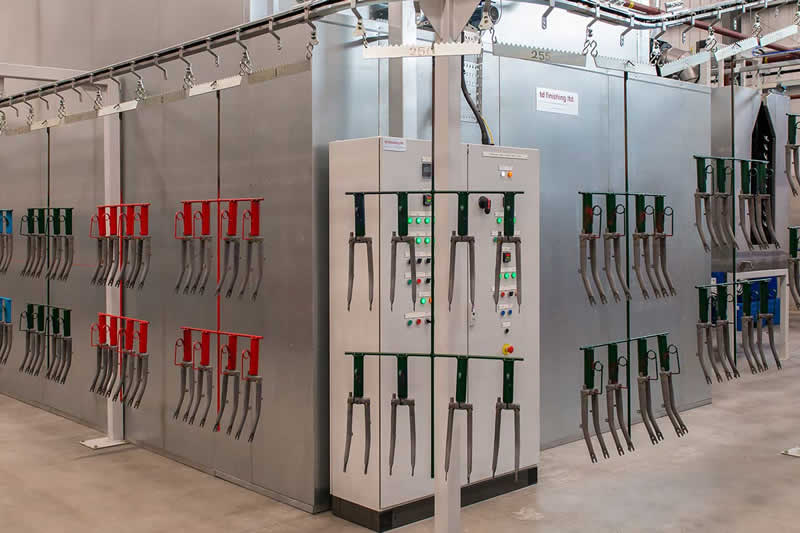 En primer plano: Sistemas de transporte monorraíl aéreo MCM Sidetrack