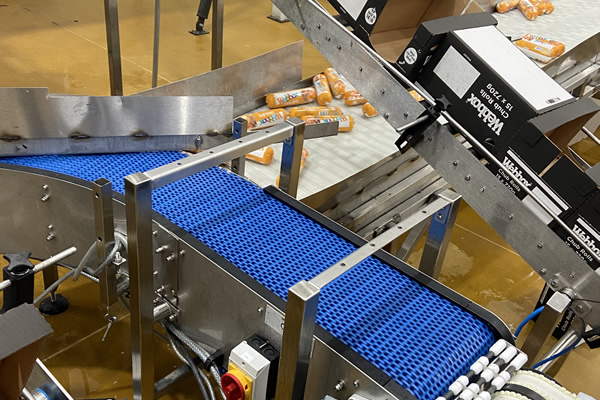 Línea de distribución de alimentos para mascotas